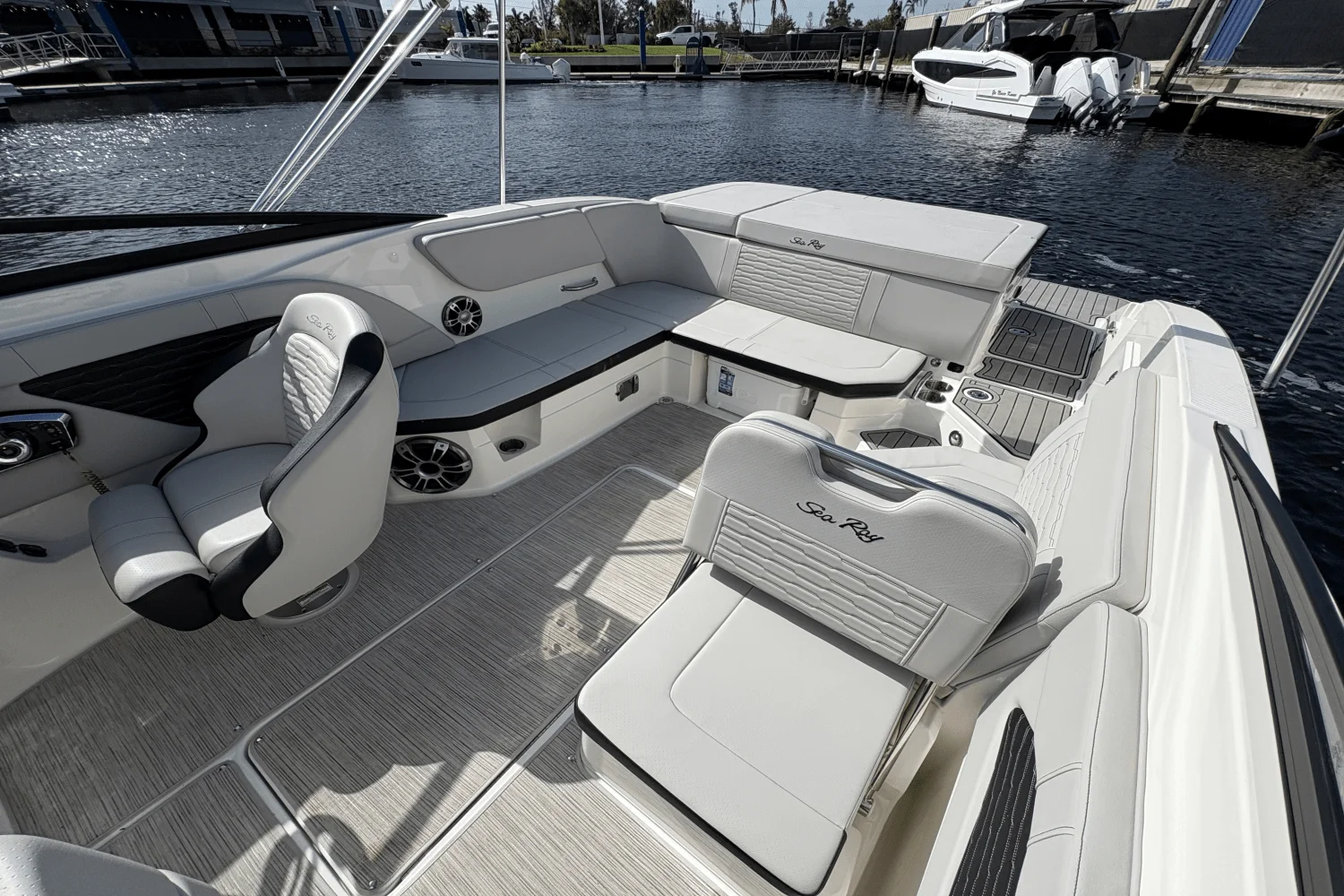 2023 Sea Ray 230 SPX Image Thumbnail #10