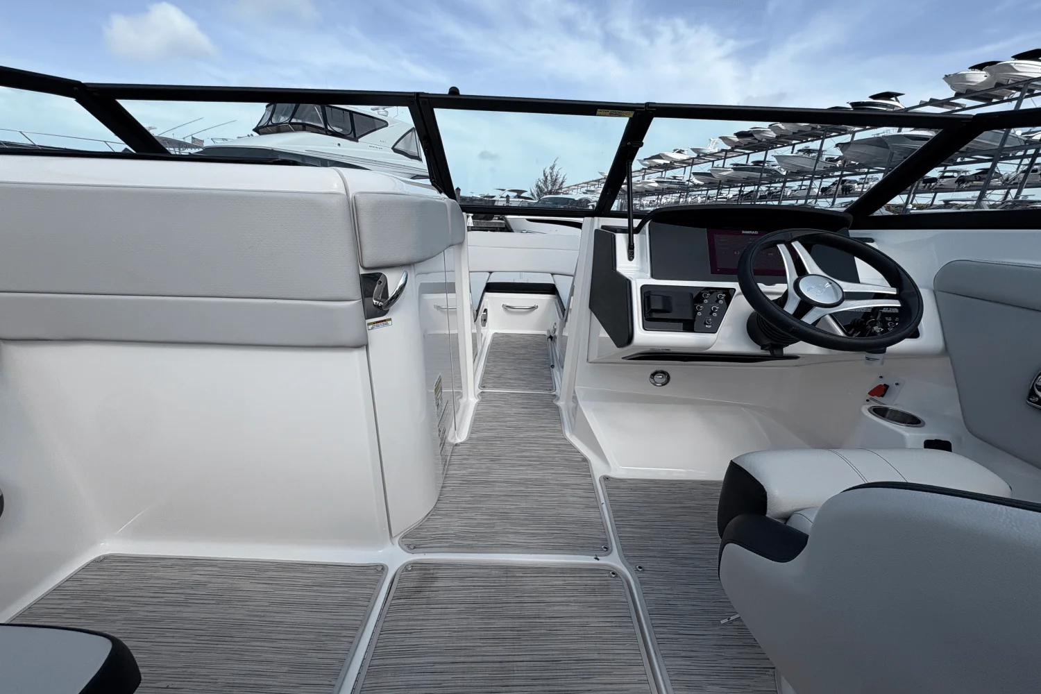 2023 Sea Ray 230 SPX Image Thumbnail #16