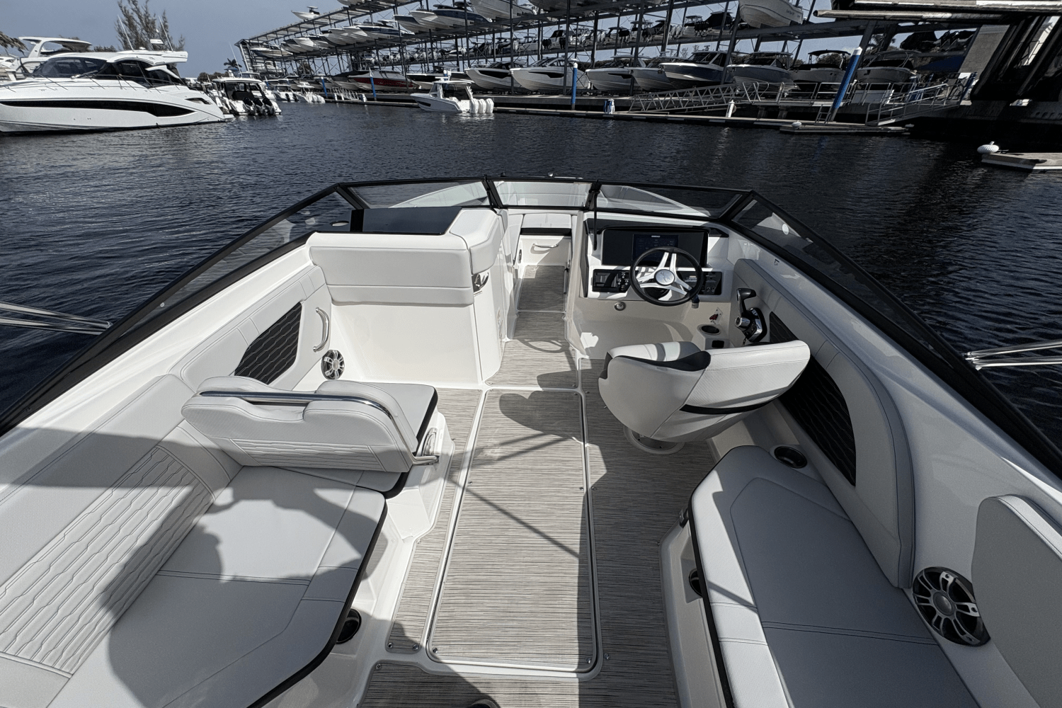 2023 Sea Ray 230 SPX Image Thumbnail #11
