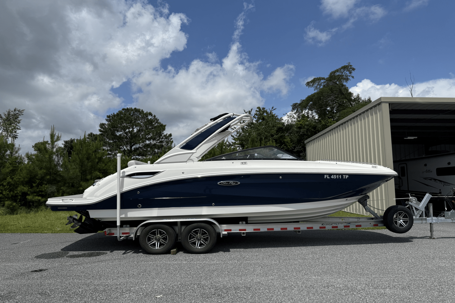 2023 Sea Ray 250 SDX Image Thumbnail #3