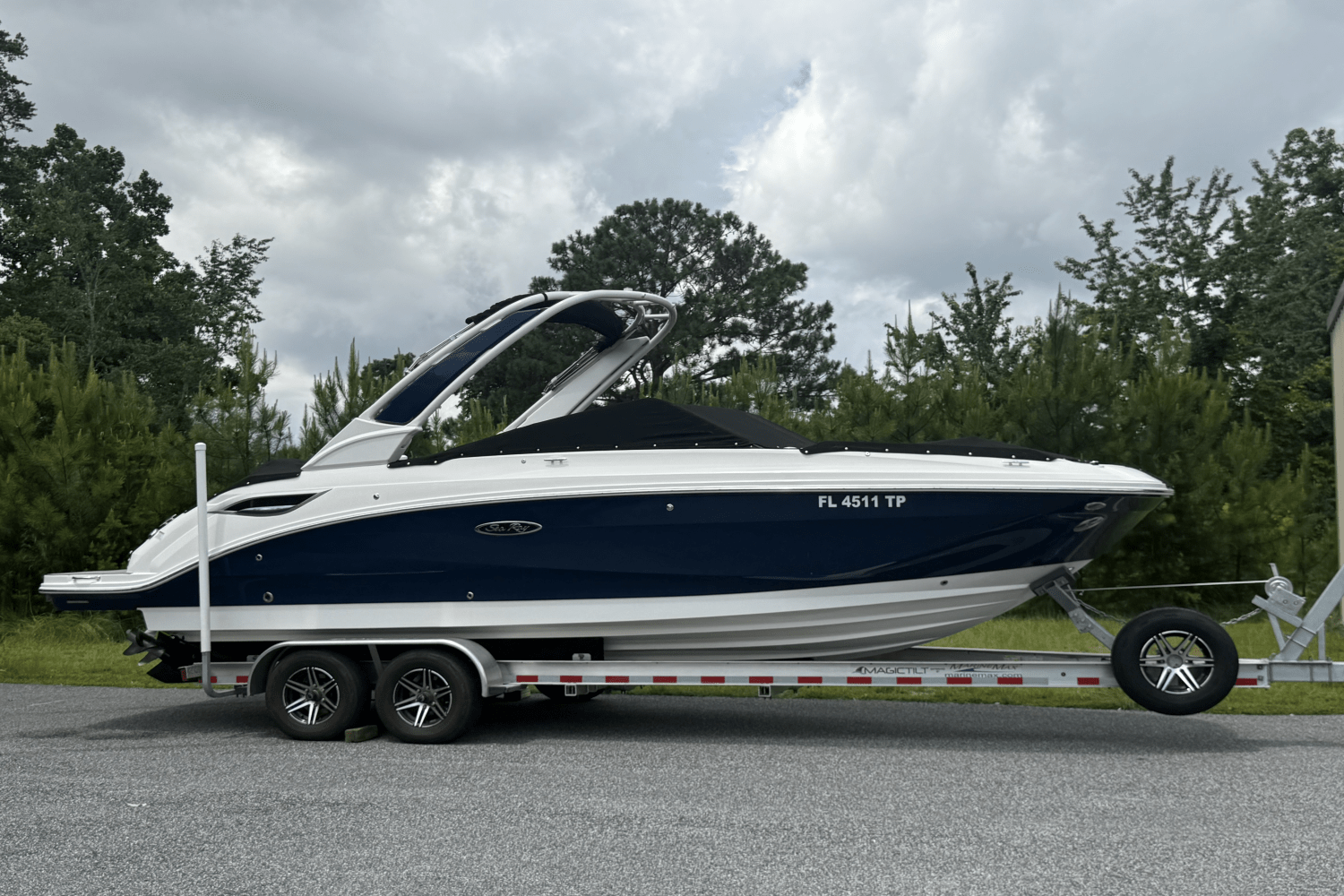 2023 Sea Ray 250 SDX Image Thumbnail #2