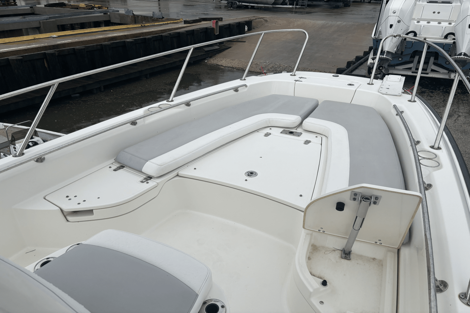 2014 Boston Whaler 240 DAUNTLESS Image Thumbnail #8