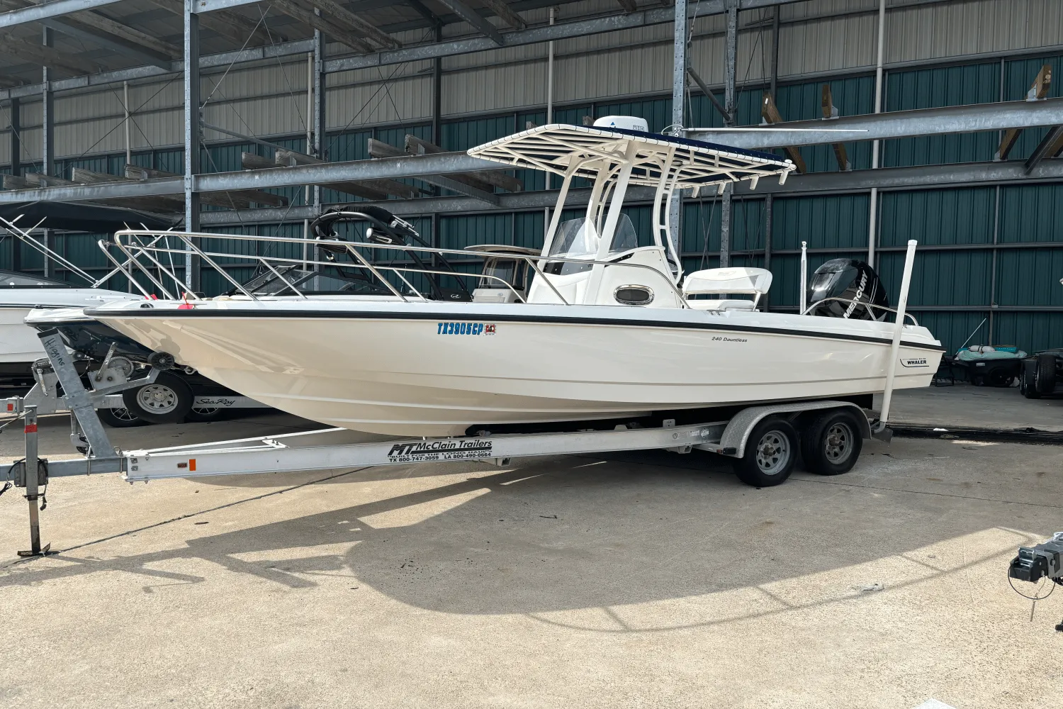 2014 Boston Whaler 240 DAUNTLESS Image Thumbnail #0