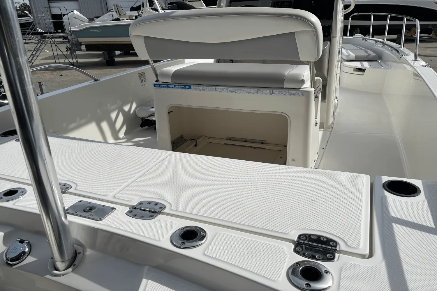 2014 Boston Whaler 240 DAUNTLESS Image Thumbnail #2