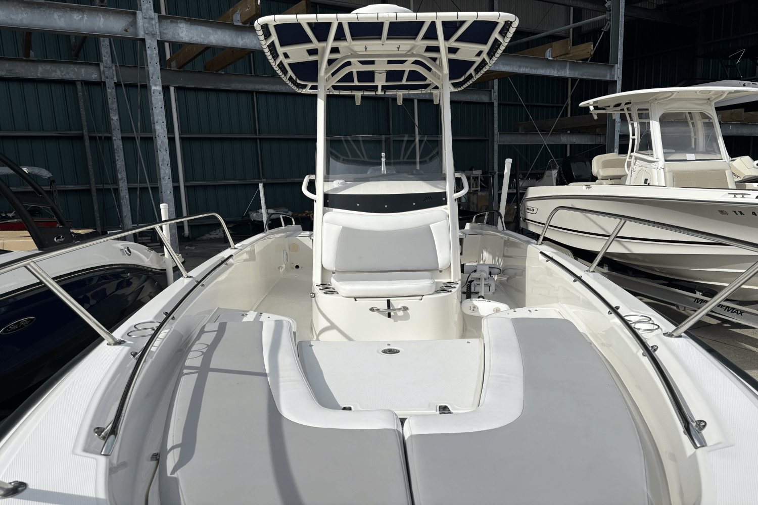 2014 Boston Whaler 240 DAUNTLESS Image Thumbnail #1