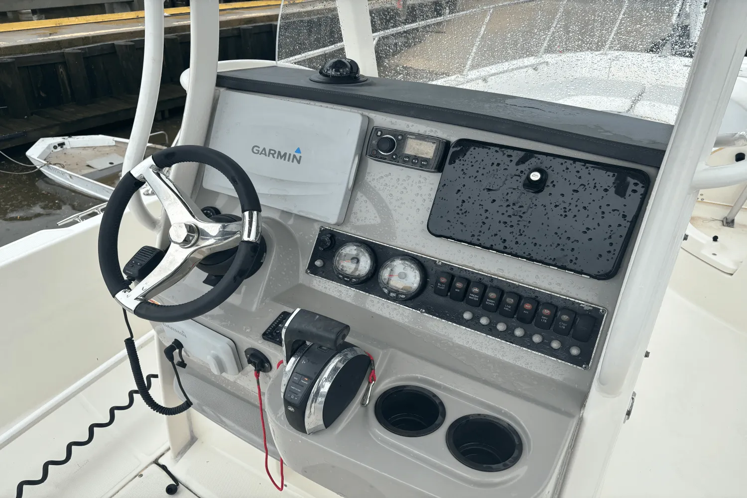 2014 Boston Whaler 240 DAUNTLESS Image Thumbnail #12