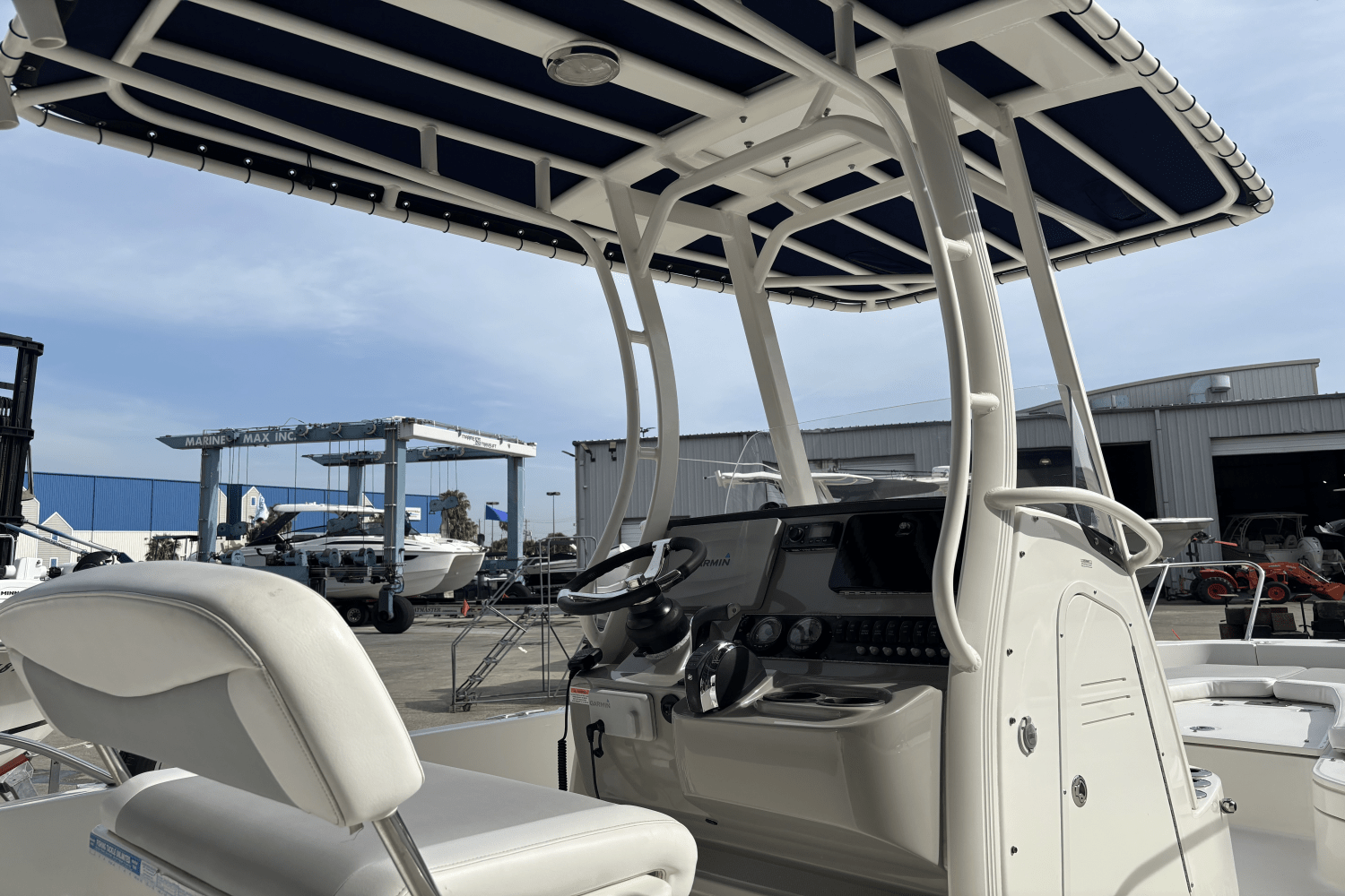 2014 Boston Whaler 240 DAUNTLESS Image Thumbnail #4