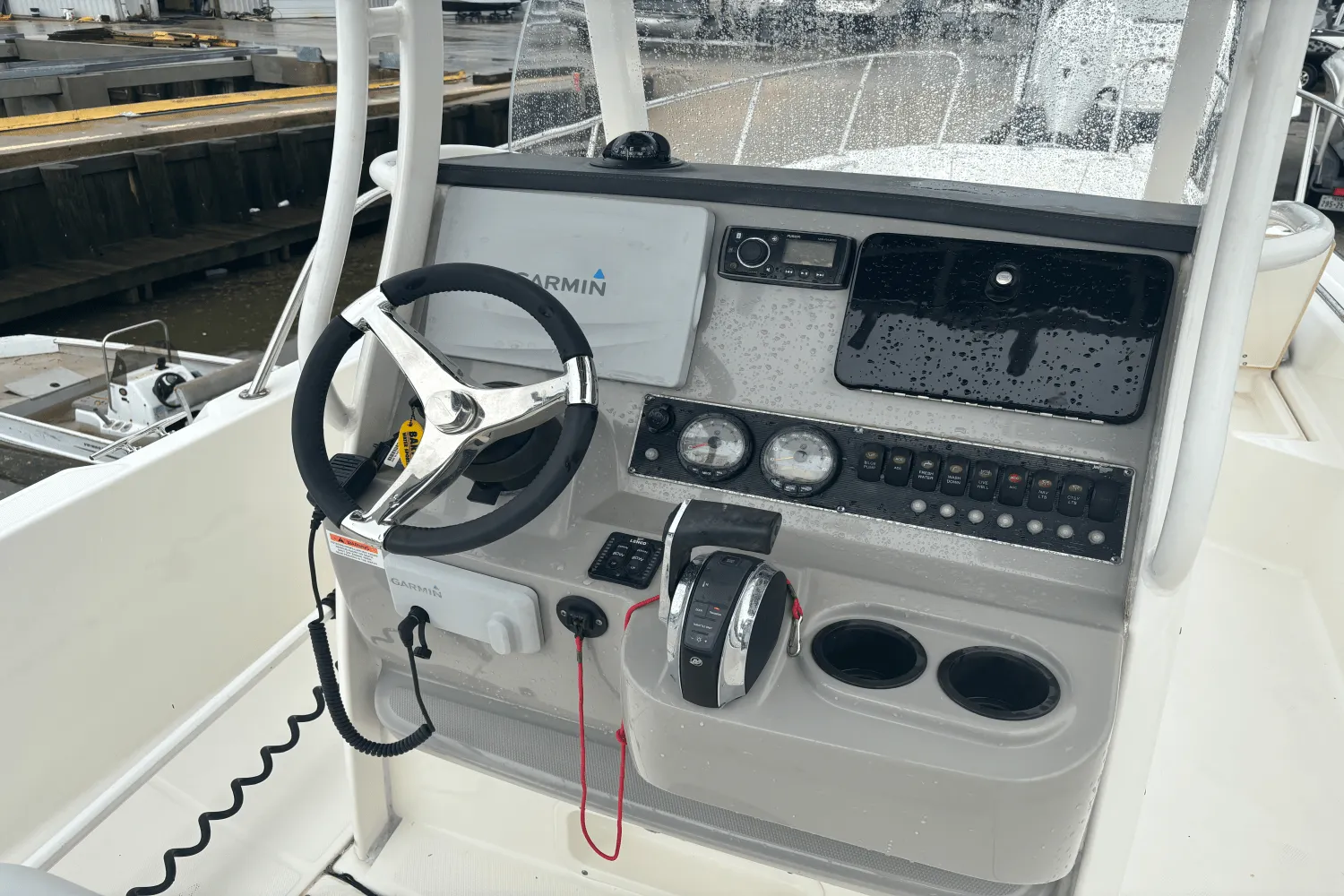 2014 Boston Whaler 240 DAUNTLESS Image Thumbnail #14