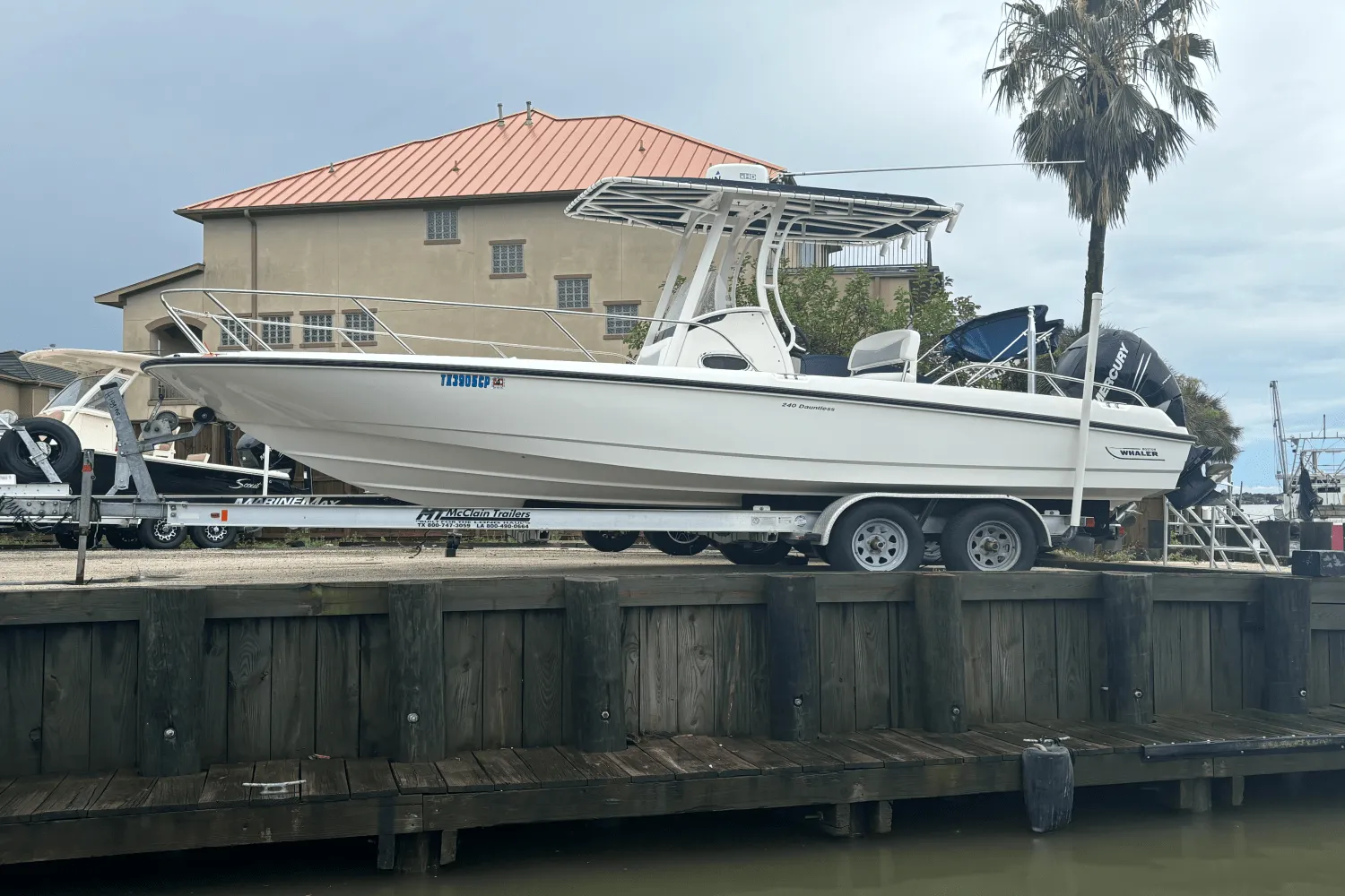 2014 Boston Whaler 240 DAUNTLESS Image Thumbnail #6