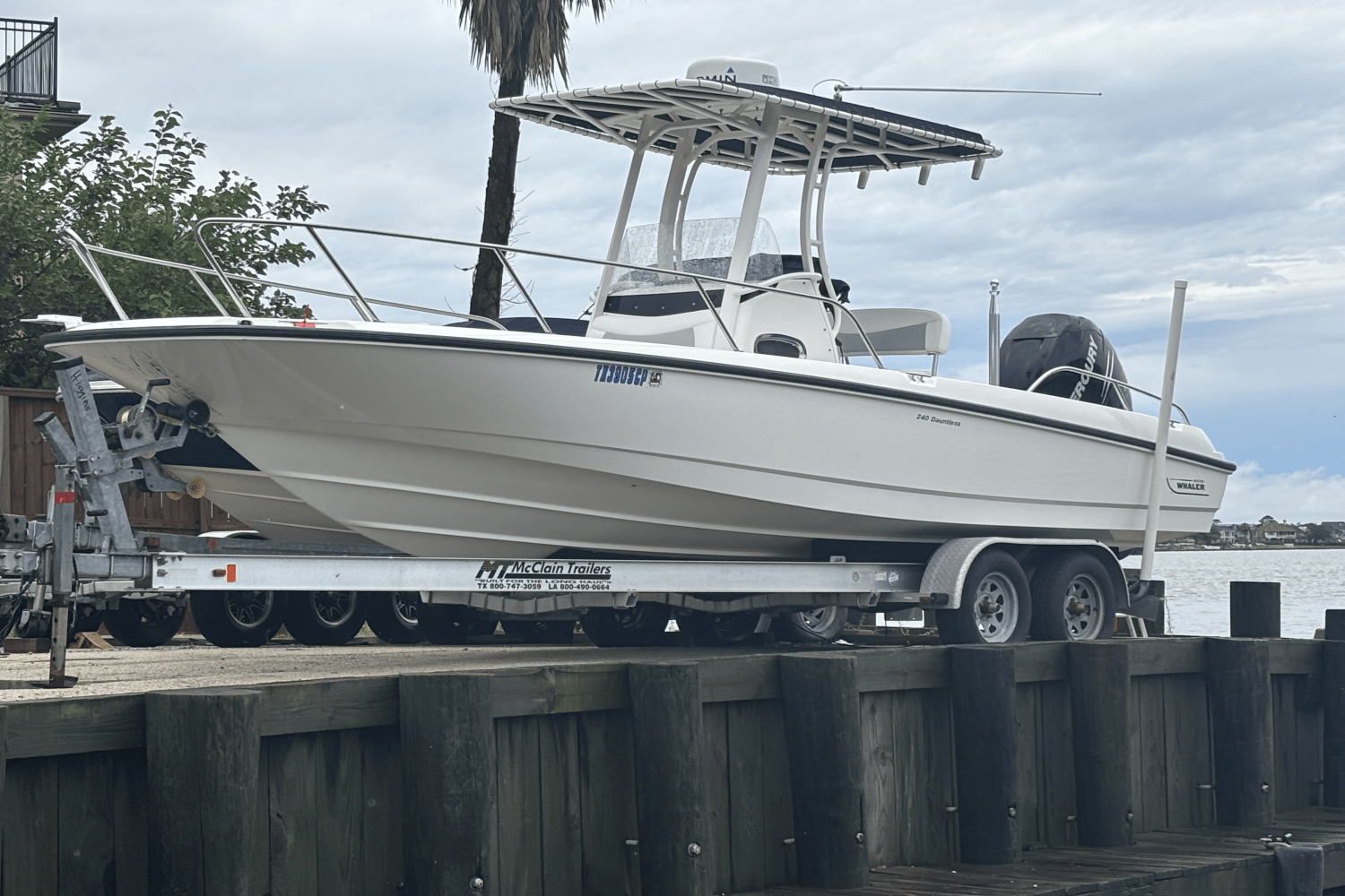 2014 Boston Whaler 240 DAUNTLESS Image Thumbnail #2