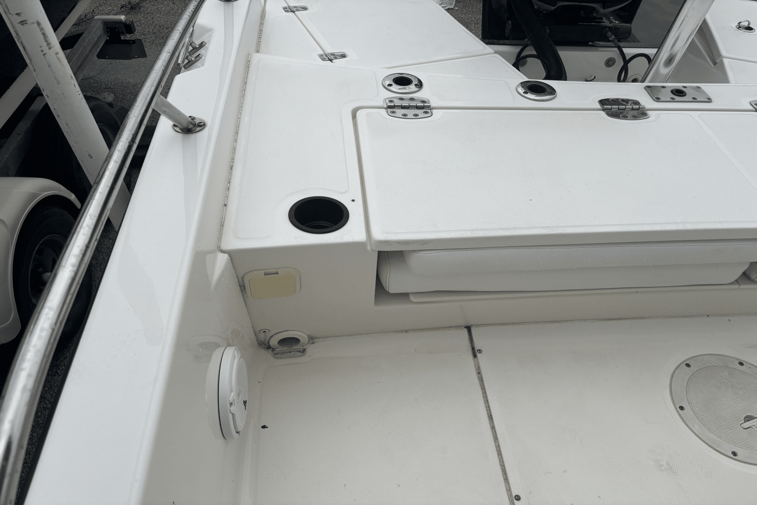 2014 Boston Whaler 240 DAUNTLESS Image Thumbnail #12