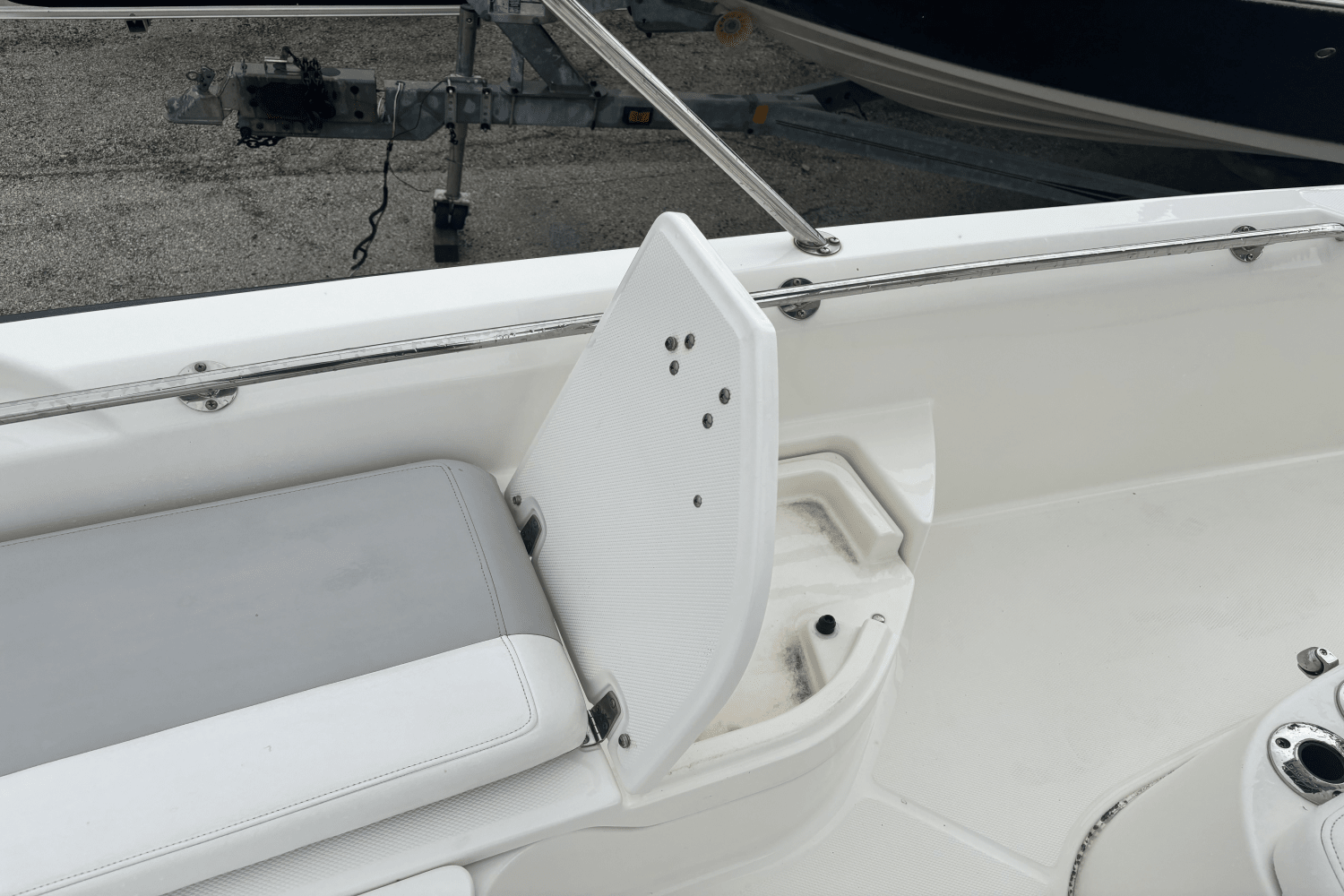 2014 Boston Whaler 240 DAUNTLESS Image Thumbnail #10