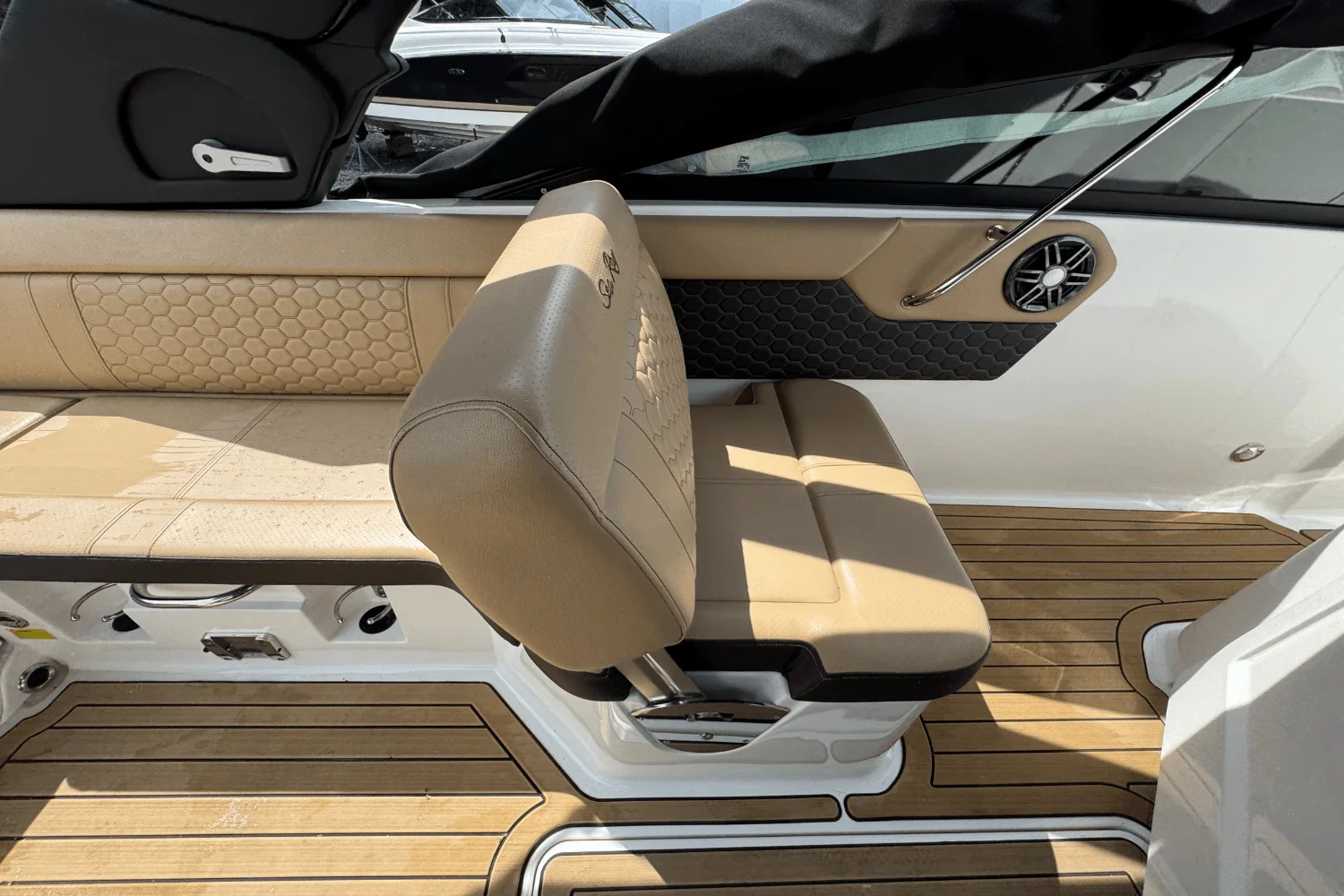 2023 Sea Ray SDX 250 Image Thumbnail #14