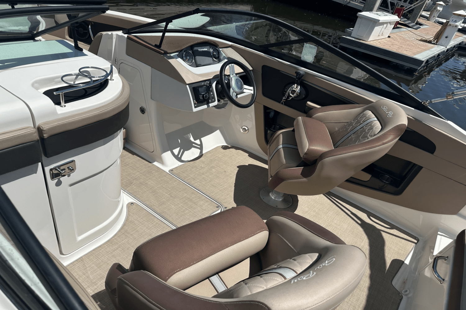 2017 Sea Ray 220 SD Image Thumbnail #6
