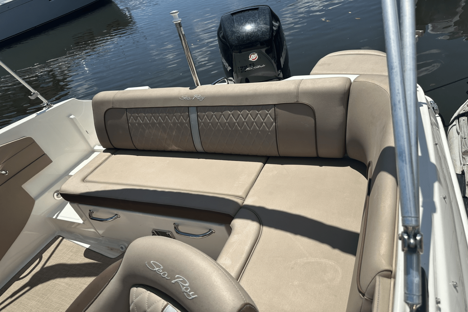 2017 Sea Ray 220 SD Image Thumbnail #11