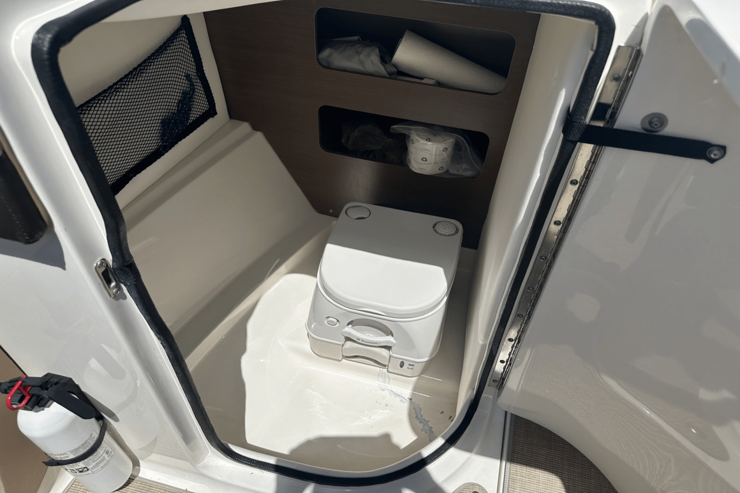 2017 Sea Ray 220 SD Image Thumbnail #10