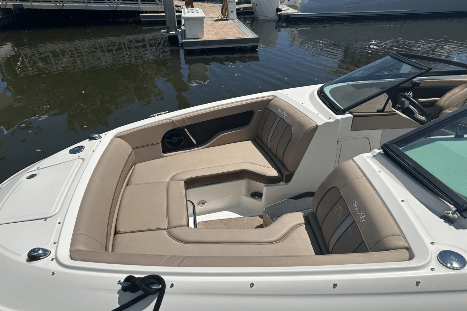 2017 Sea Ray 220 SD Image Thumbnail #5