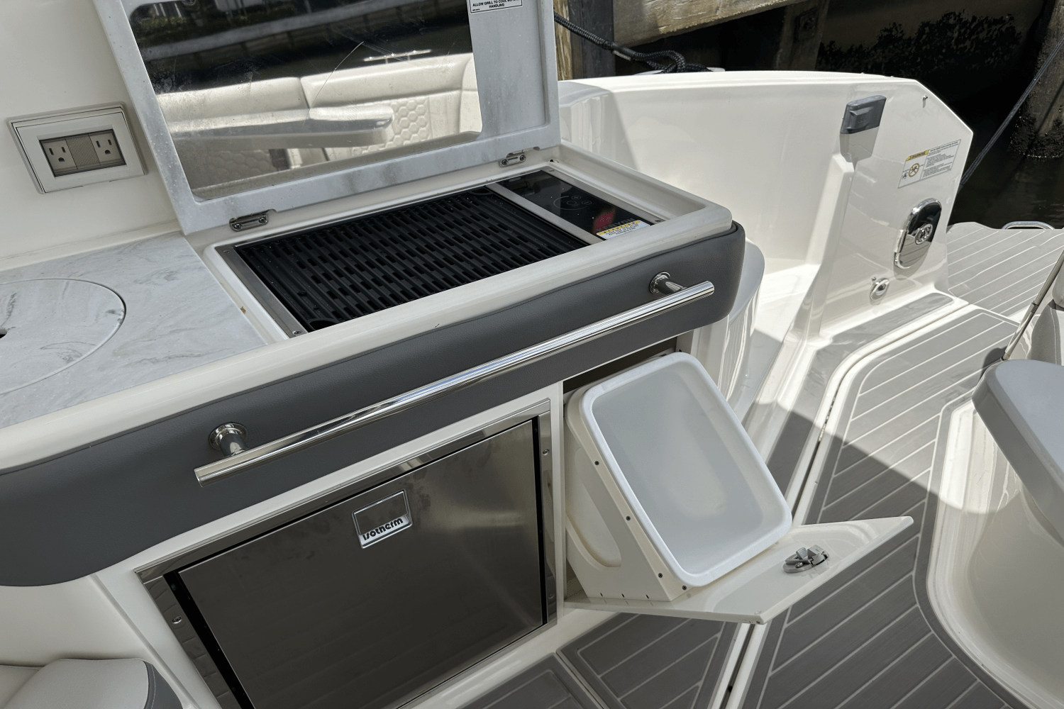2023 Sea Ray 320 DA-OB Image Thumbnail #27