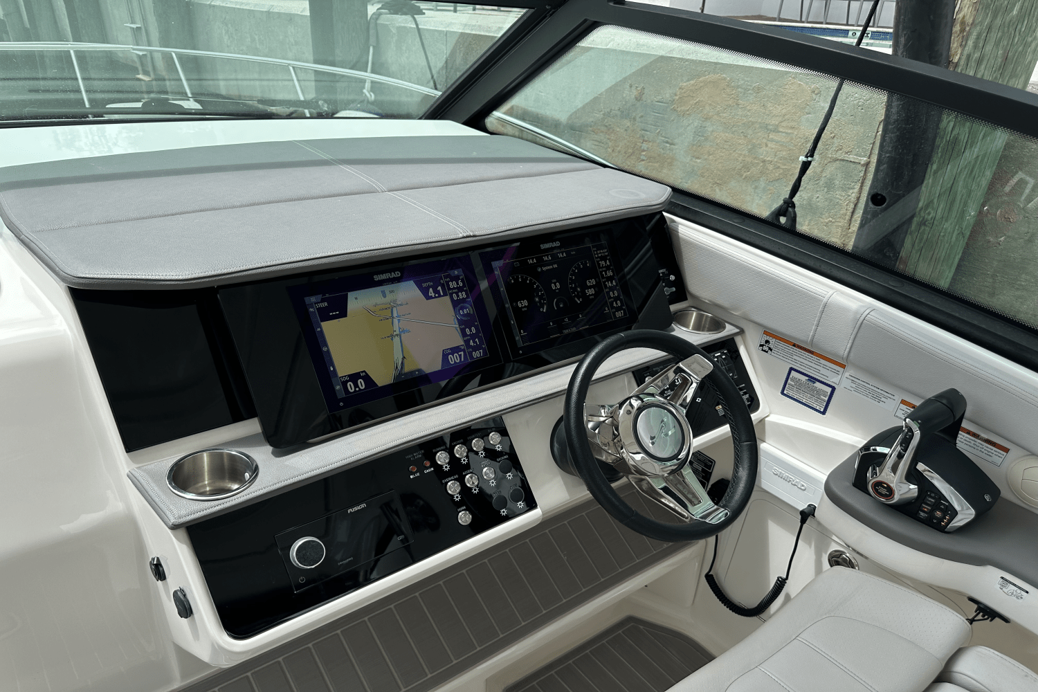2023 Sea Ray 320 DA-OB Image Thumbnail #12