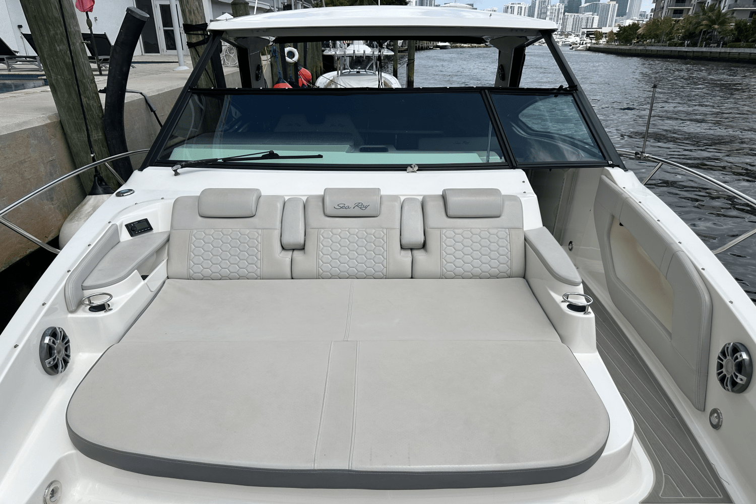 2023 Sea Ray 320 DA-OB Image Thumbnail #10