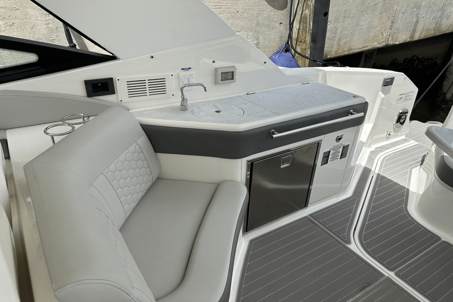 2023 Sea Ray 320 DA-OB Image Thumbnail #23