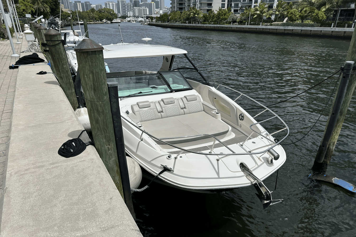 2023 Sea Ray 320 DA-OB Image Thumbnail #7