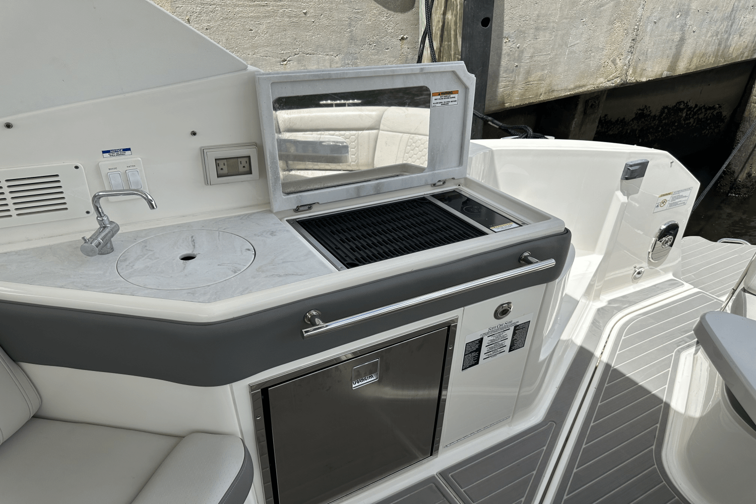2023 Sea Ray 320 DA-OB Image Thumbnail #25