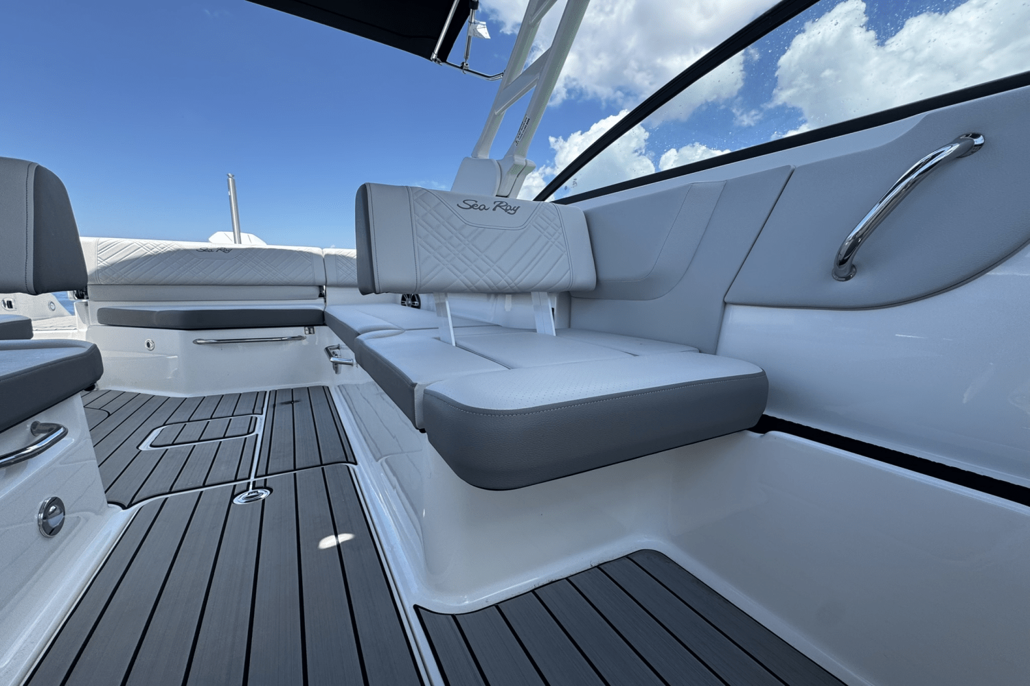 2025 Sea Ray SDX 270 Outboard Image Thumbnail #22