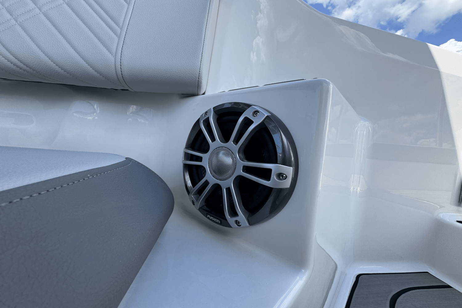 2025 Sea Ray SDX 270 Outboard Image Thumbnail #29