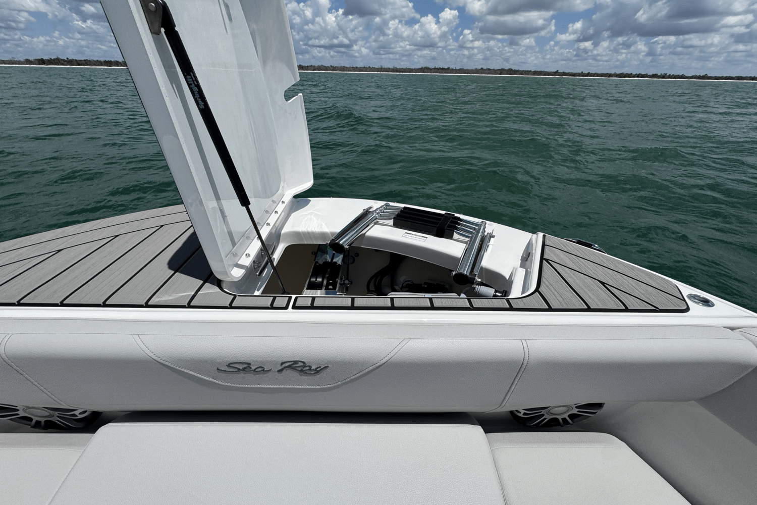 2025 Sea Ray SDX 270 Outboard Image Thumbnail #20