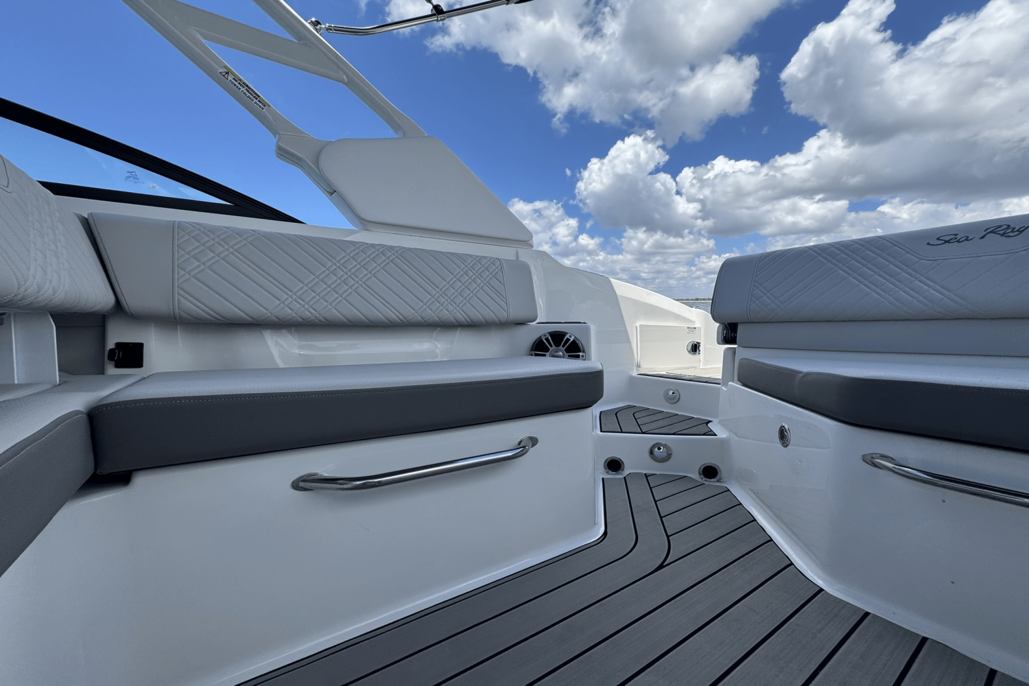 2025 Sea Ray SDX 270 Outboard Image Thumbnail #28
