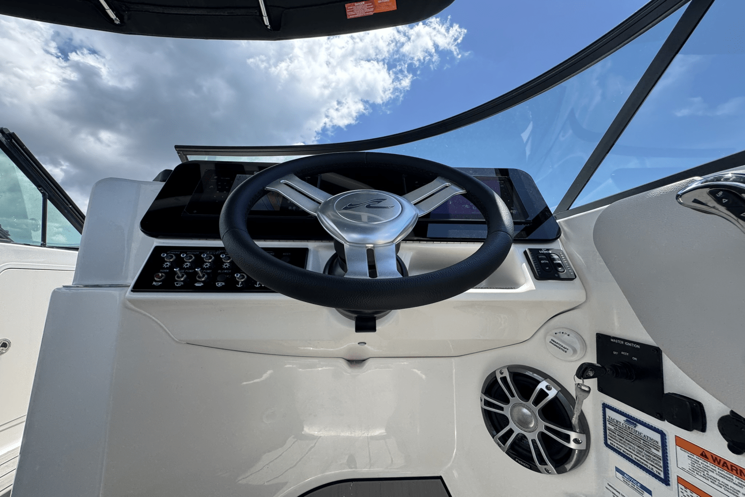 2025 Sea Ray SDX 270 Outboard Image Thumbnail #36