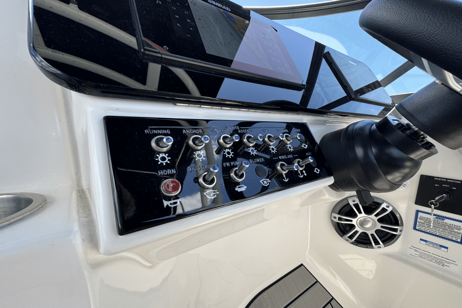 2025 Sea Ray SDX 270 Outboard Image Thumbnail #37