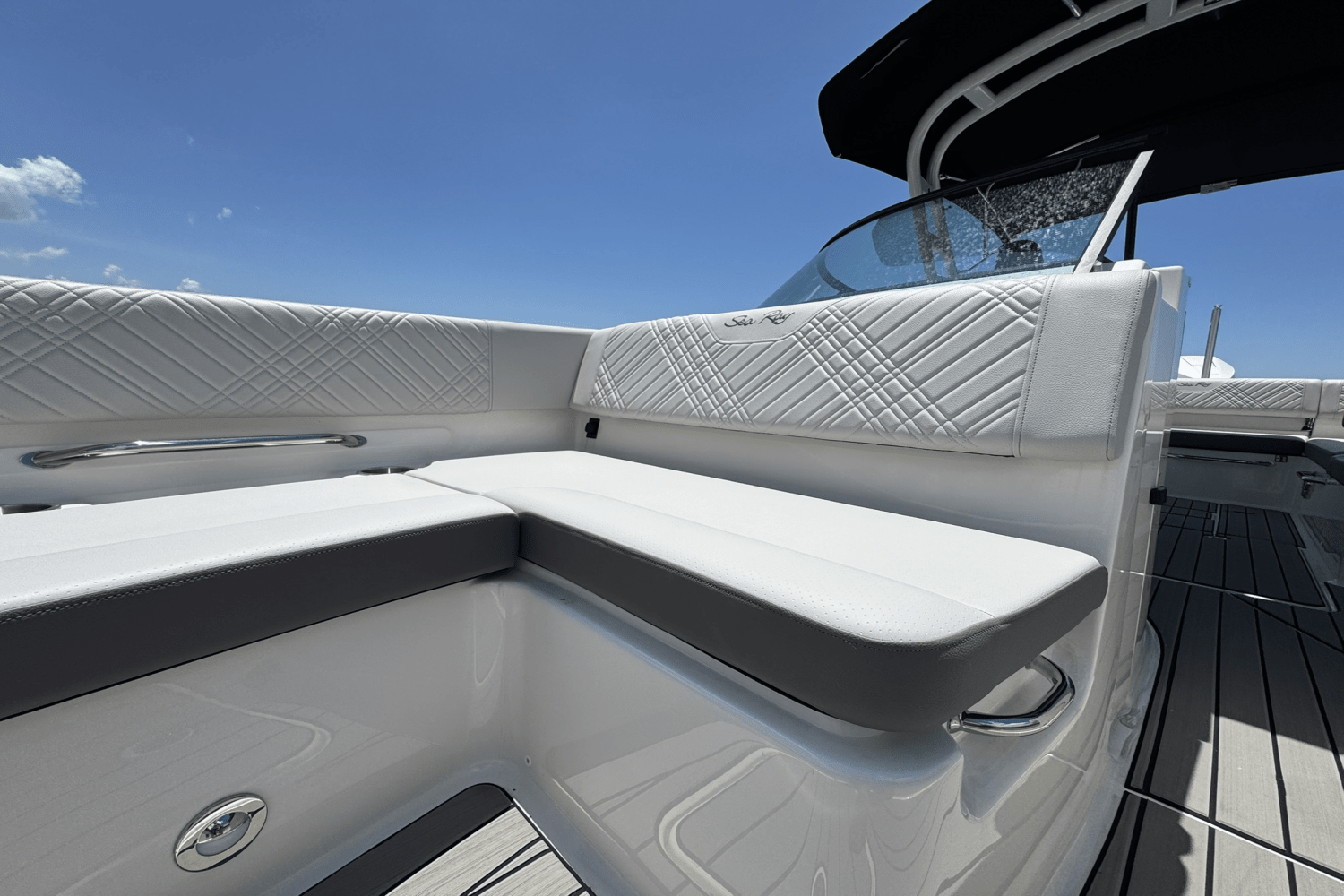 2025 Sea Ray SDX 270 Outboard Image Thumbnail #18