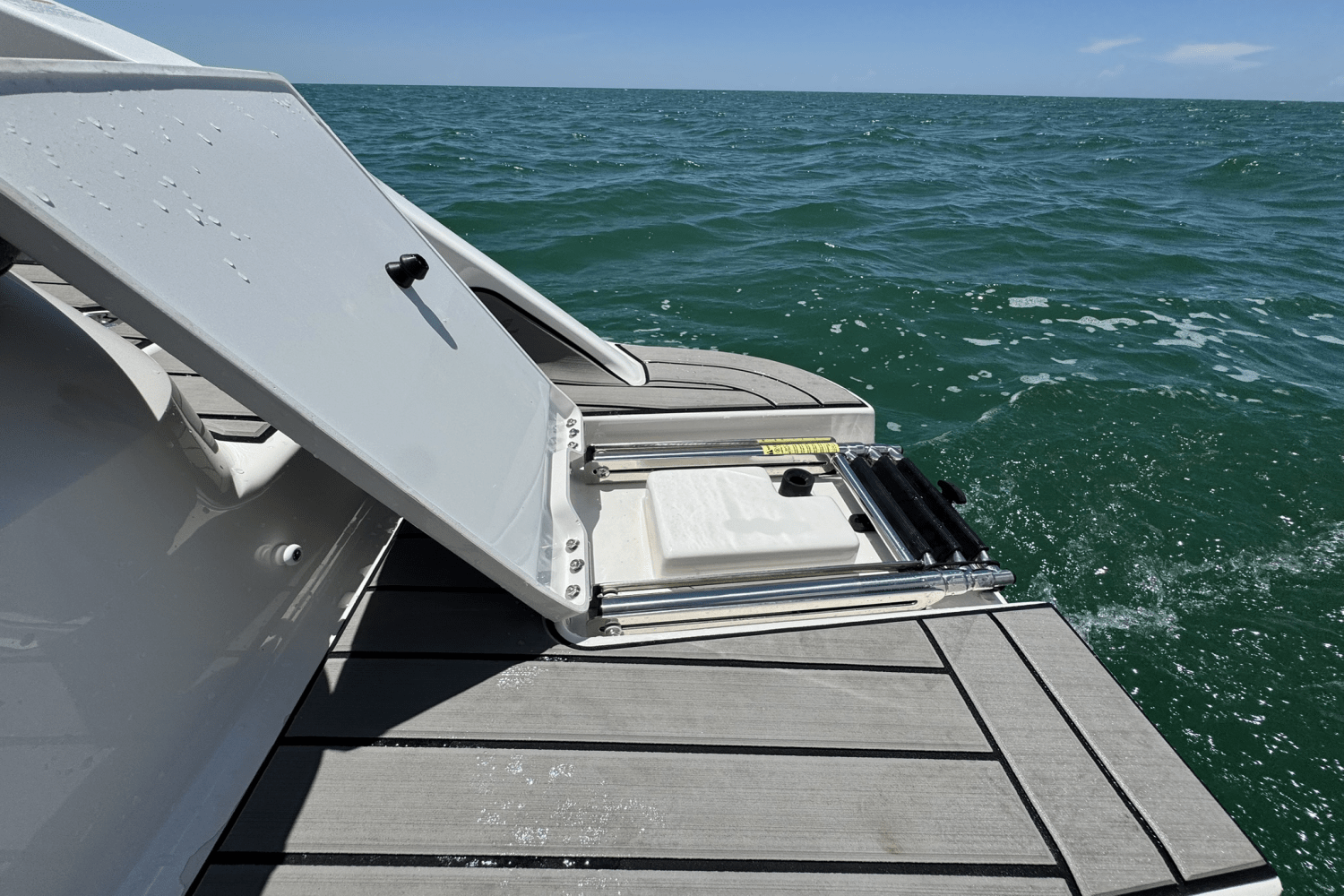 2025 Sea Ray SDX 270 Outboard Image Thumbnail #46