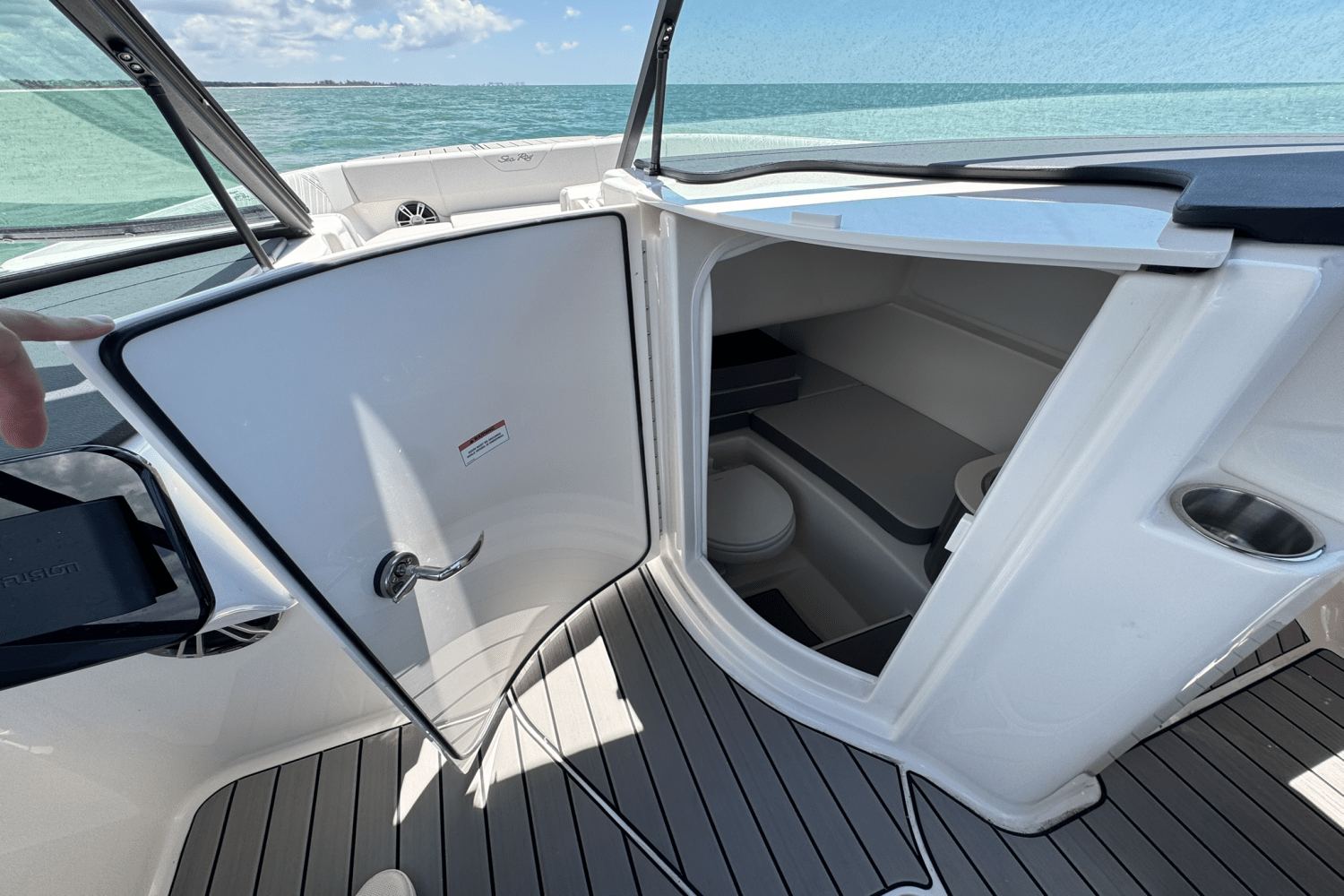 2025 Sea Ray SDX 270 Outboard Image Thumbnail #39