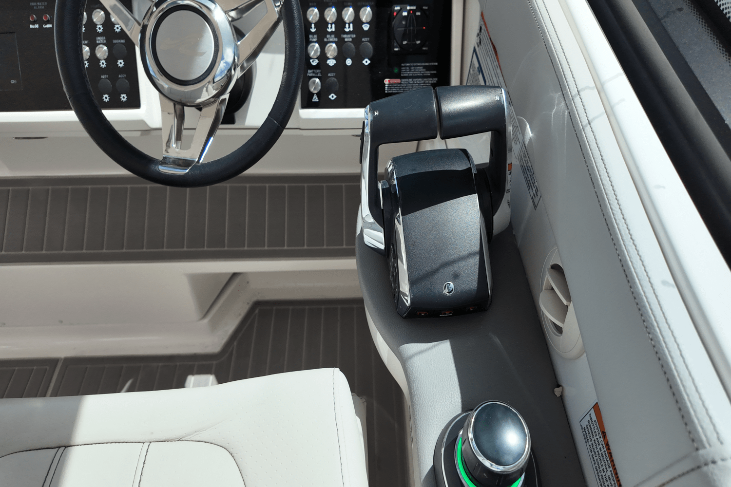 2023 Sea Ray 320 SUNDANCER OUTBOARD Image Thumbnail #17
