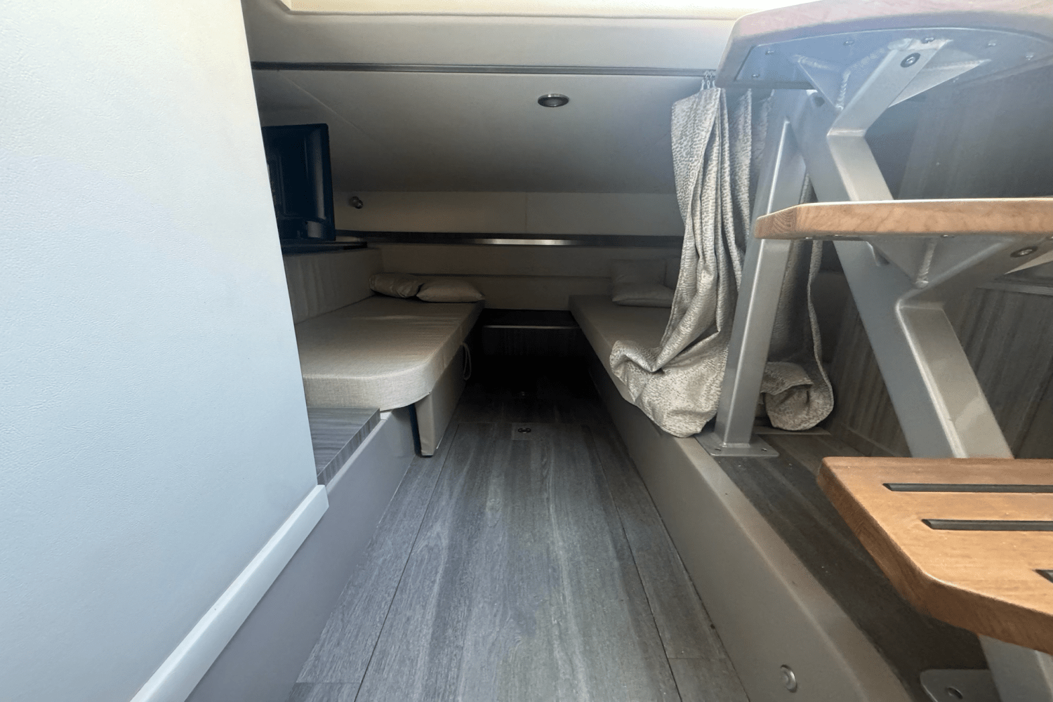 2023 Sea Ray 320 SUNDANCER OUTBOARD Image Thumbnail #7