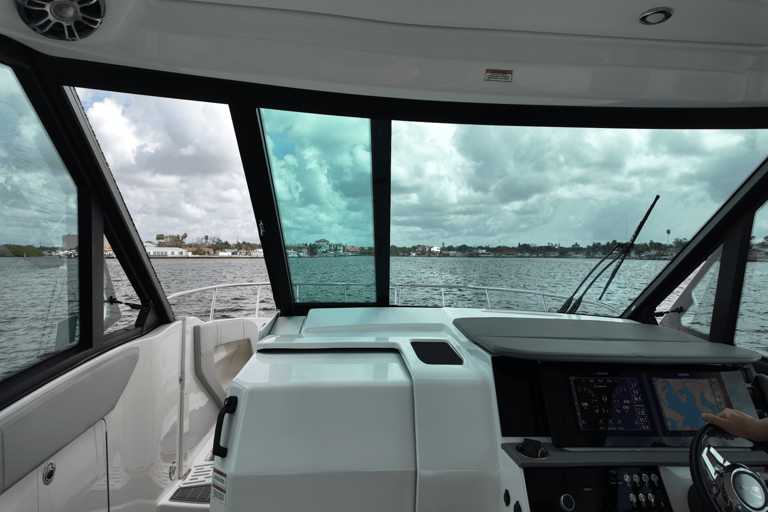 2023 Sea Ray 320 DA-OB Image Thumbnail #20