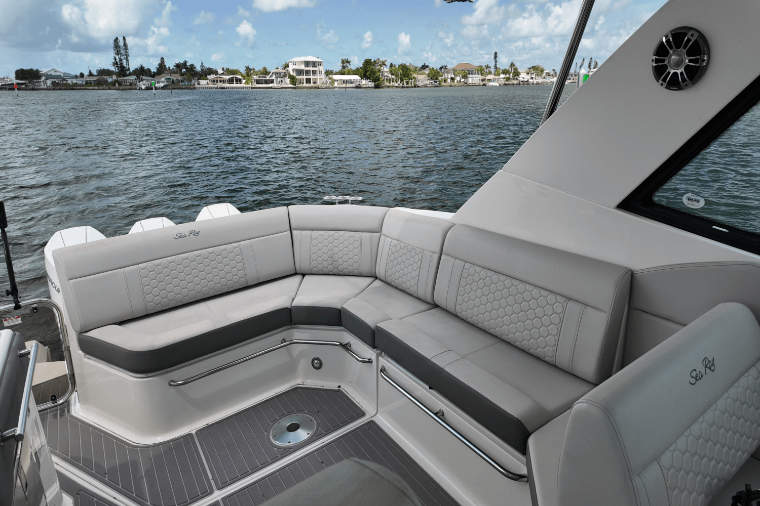2023 Sea Ray 320 DA-OB Image Thumbnail #10