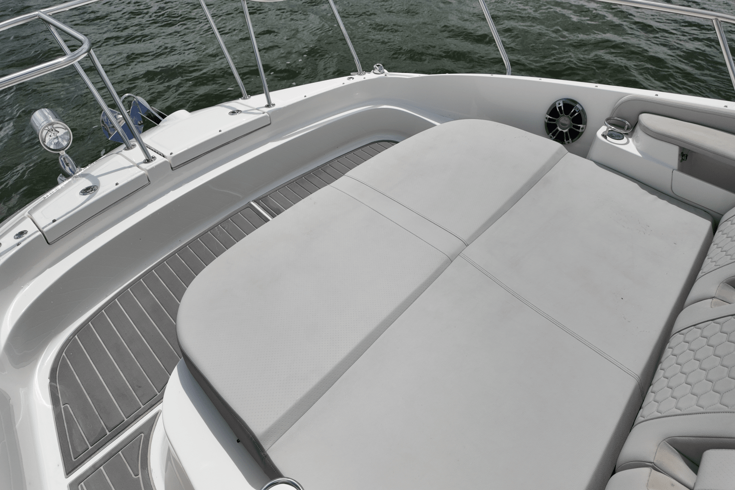 2023 Sea Ray 320 SUNDANCER OUTBOARD Image Thumbnail #21