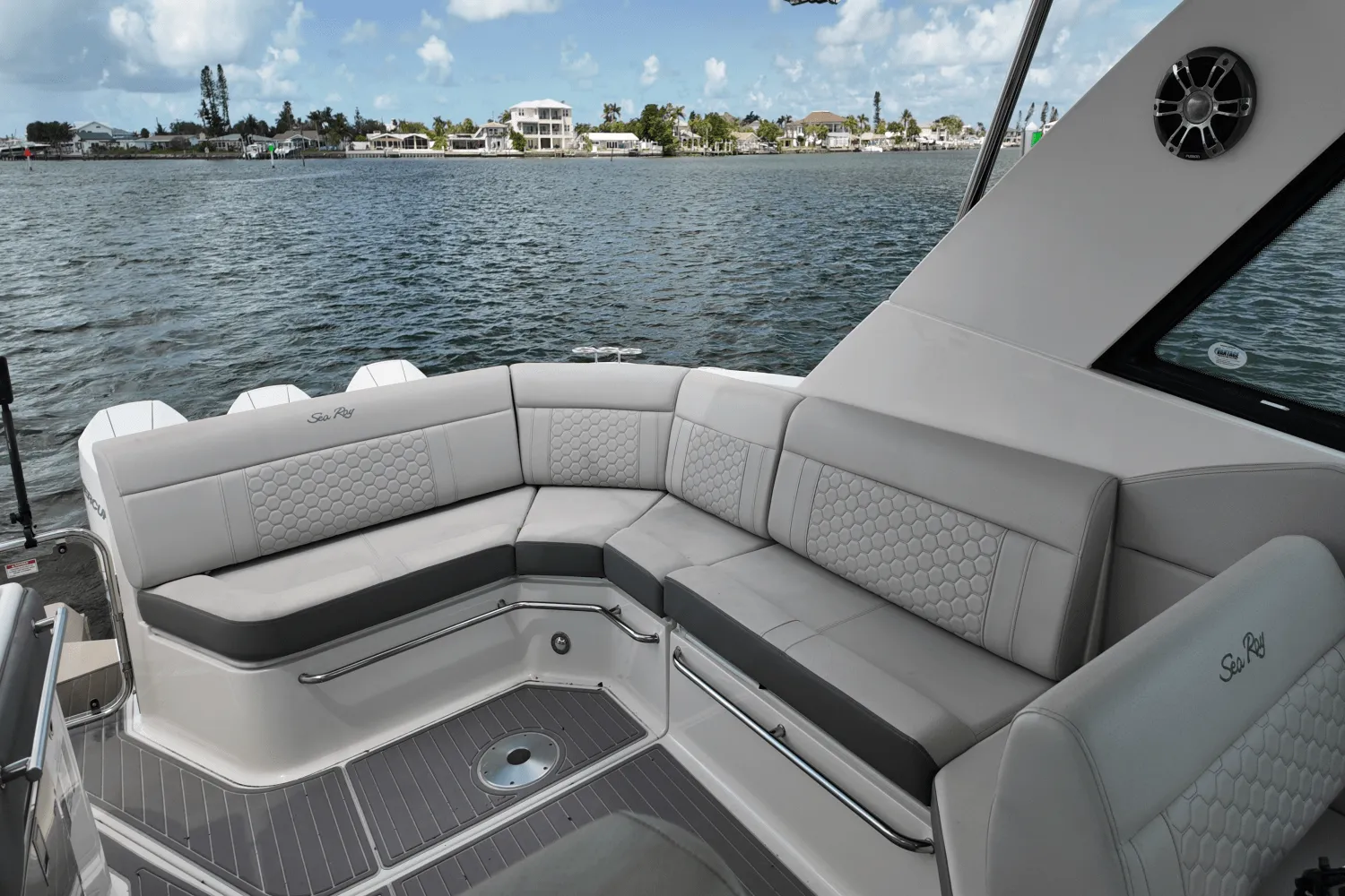 2023 Sea Ray 320 DA-OB Image Thumbnail #10