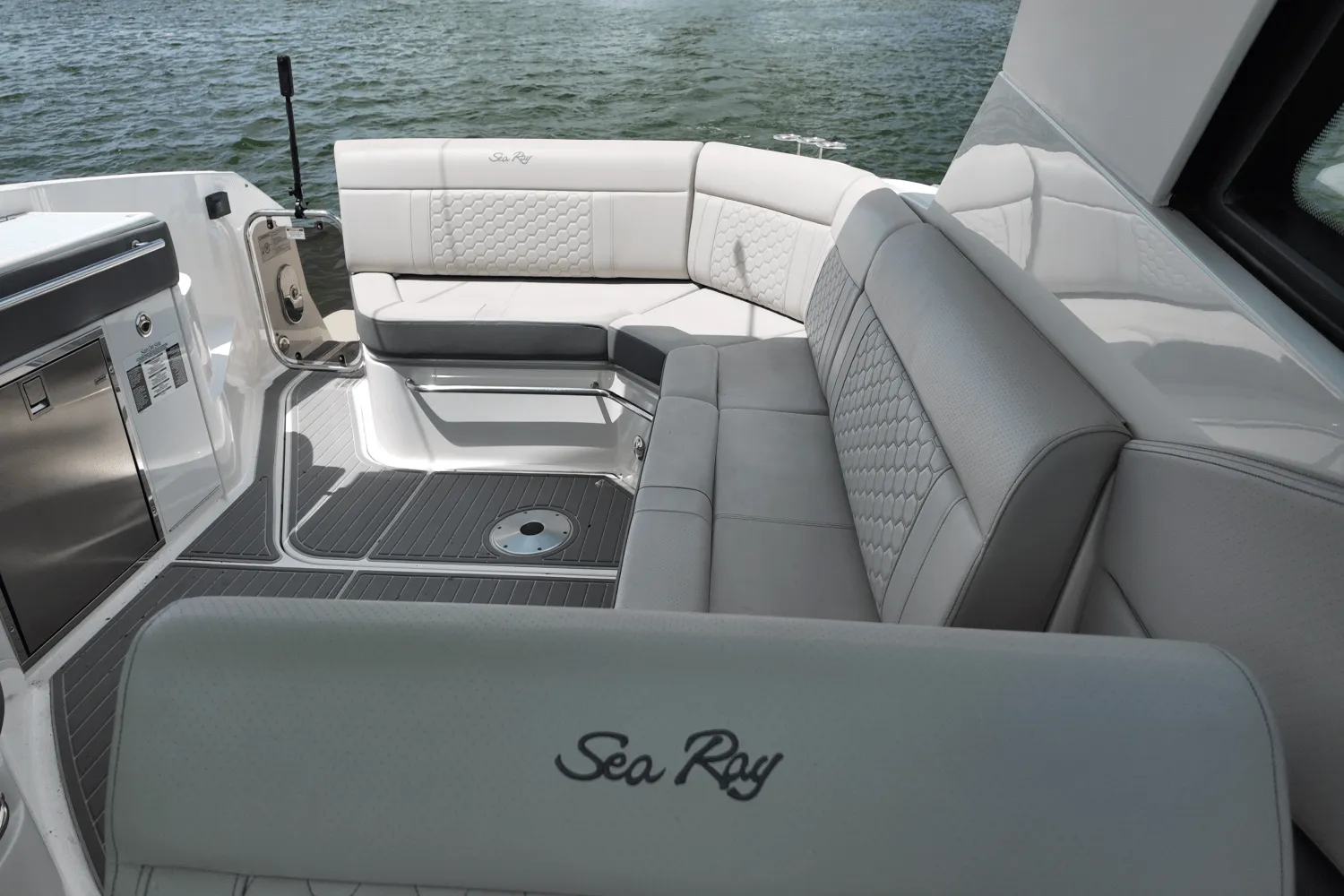 2023 Sea Ray 320 DA-OB Image Thumbnail #12