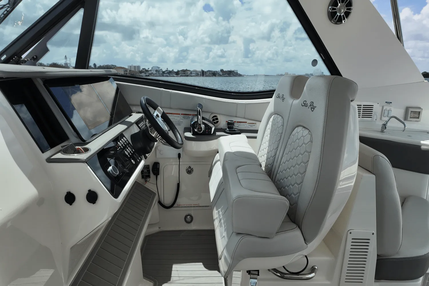 2023 Sea Ray 320 DA-OB Image Thumbnail #15