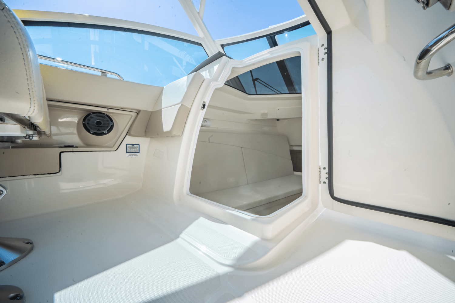 2021 Boston Whaler 32 VANTAGE Image Thumbnail #24