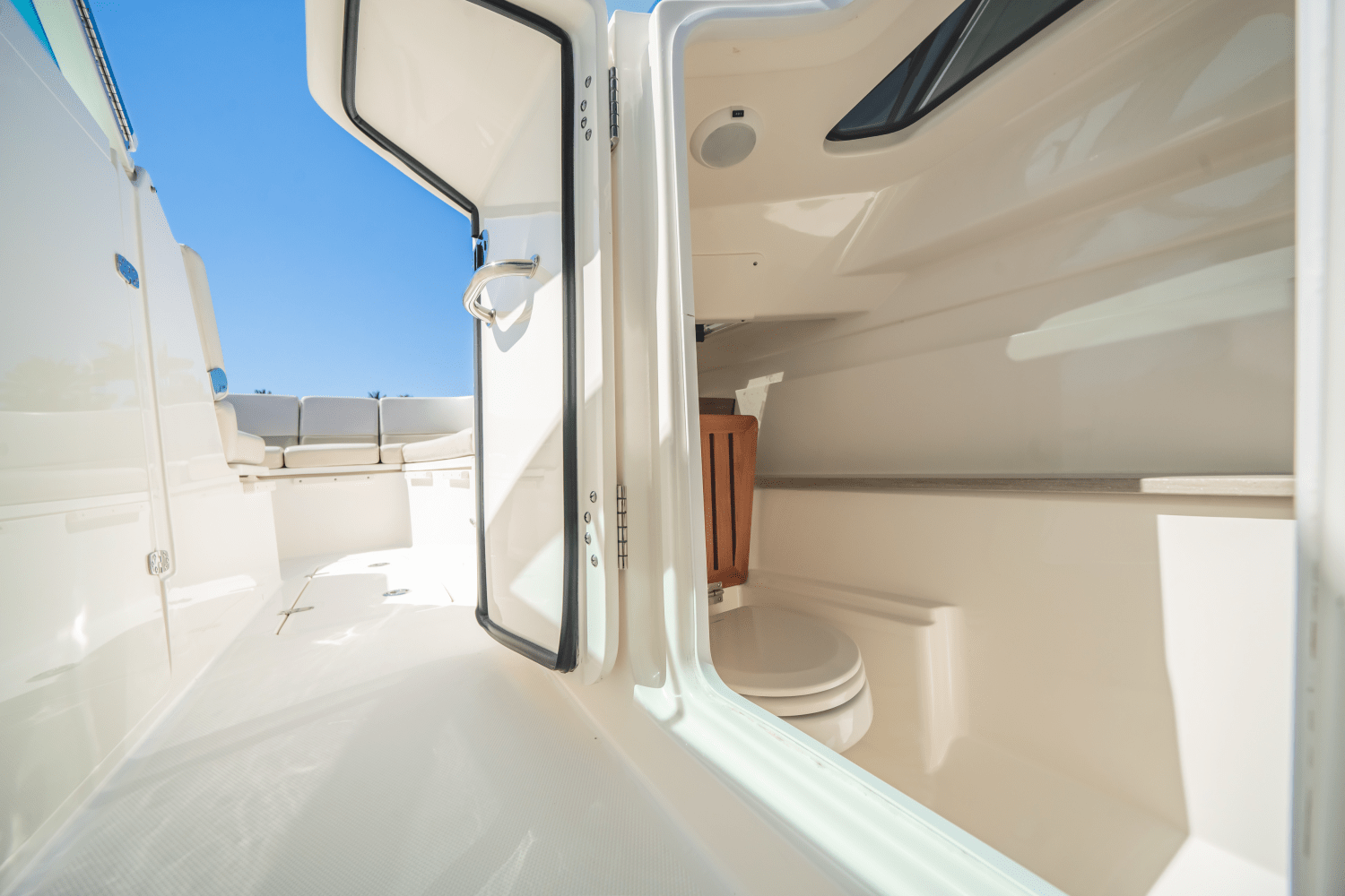 2021 Boston Whaler 32 VANTAGE Image Thumbnail #26