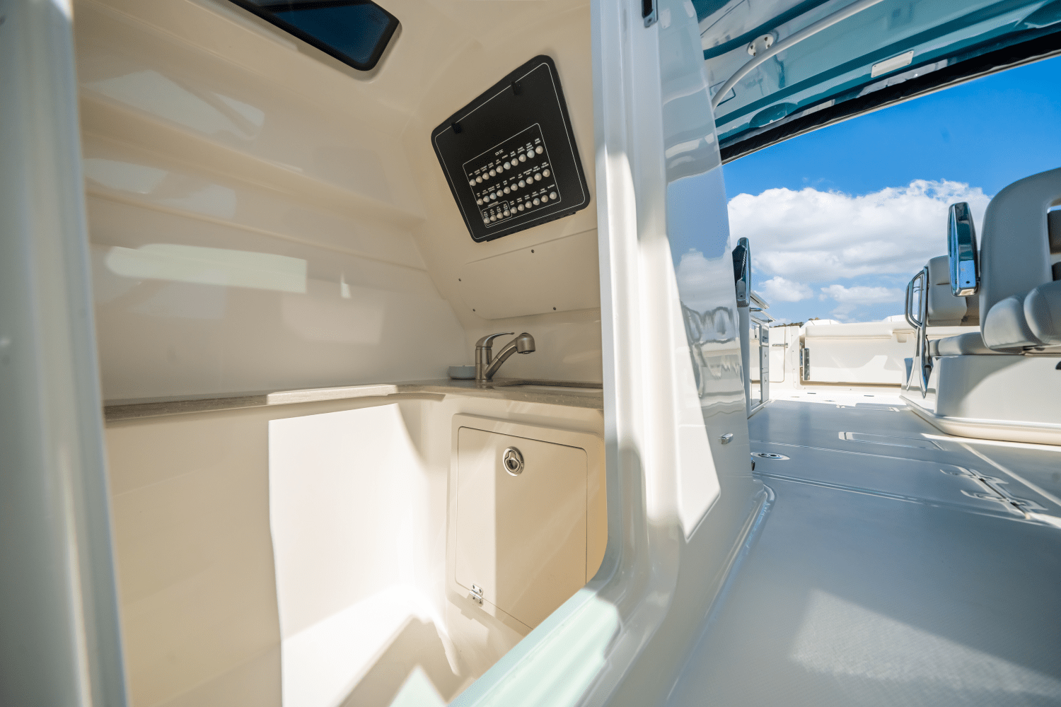 2021 Boston Whaler 32 VANTAGE Image Thumbnail #27
