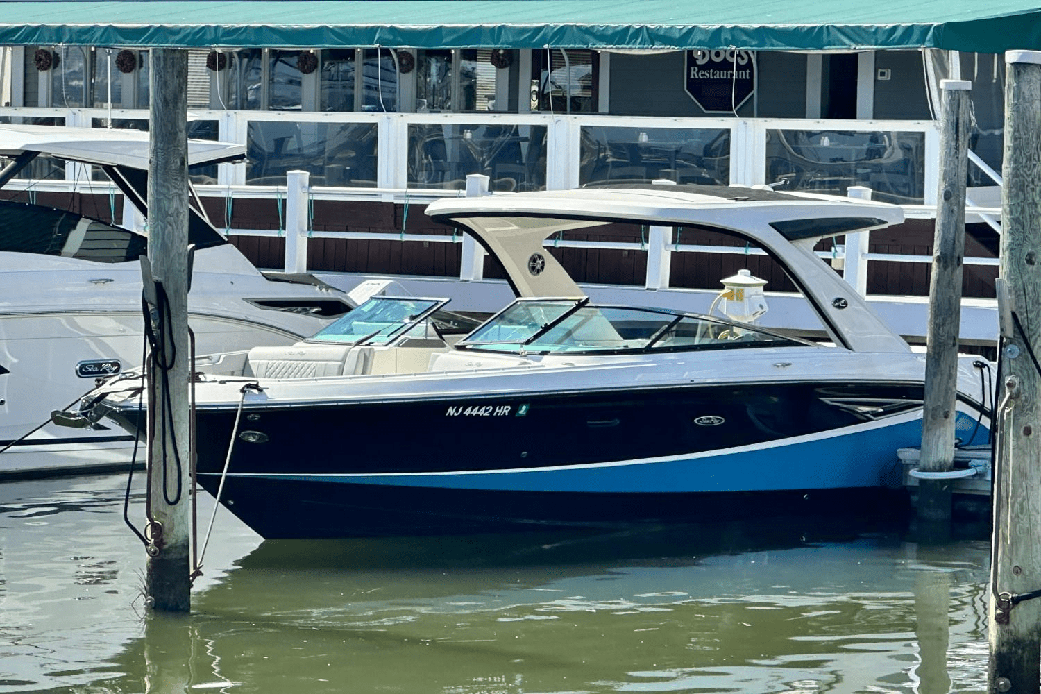2021 Sea Ray SLX 310 Image Thumbnail #10
