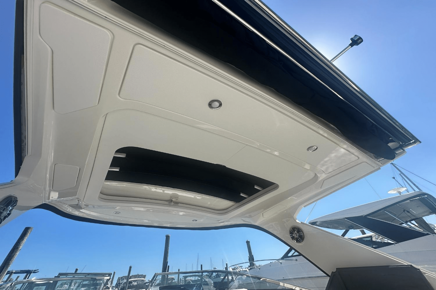 2021 Sea Ray SLX 310 Image Thumbnail #19