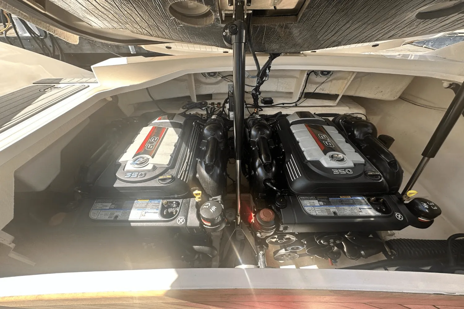 2021 Sea Ray SLX 310 Image Thumbnail #27